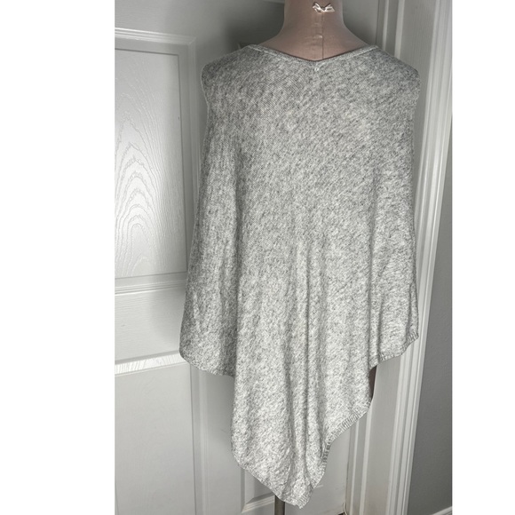 100% Exclusive Cashmere Poncho Cape Lightweight Sweater Sz Small - Picture 3 of 6